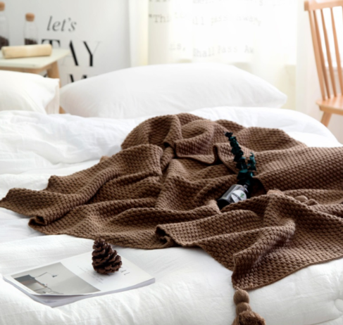 ﻿Nordic fringed knit ball wool shawl sofa leisure blanket